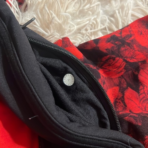 Lululemon high rise Swift speed leggings size 4 ~black and red~ - Picture 4 of 4